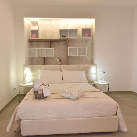 بومبيي Love Inn المظهر الخارجي الصورة
