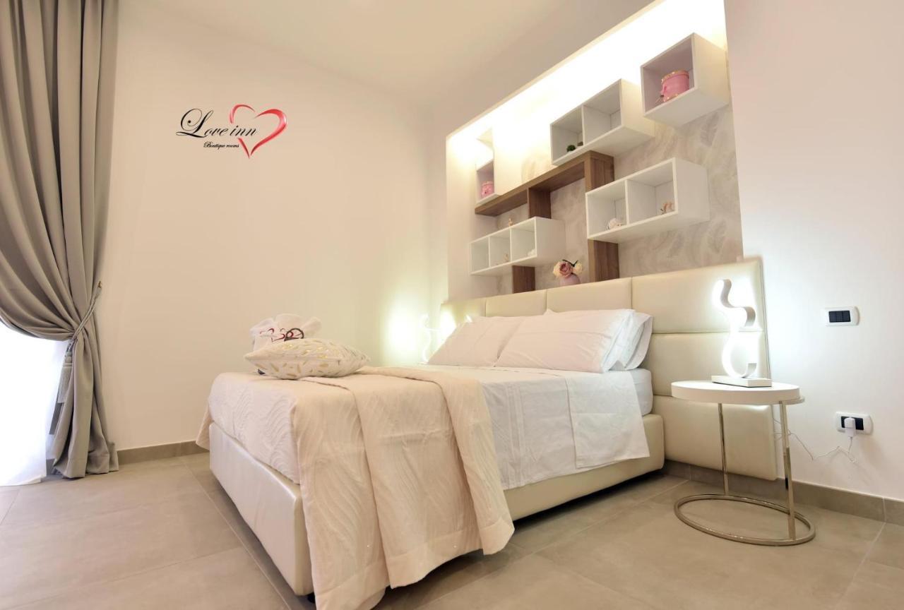 بومبيي Love Inn المظهر الخارجي الصورة