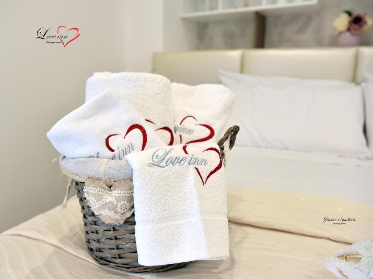 بومبيي Love Inn المظهر الخارجي الصورة