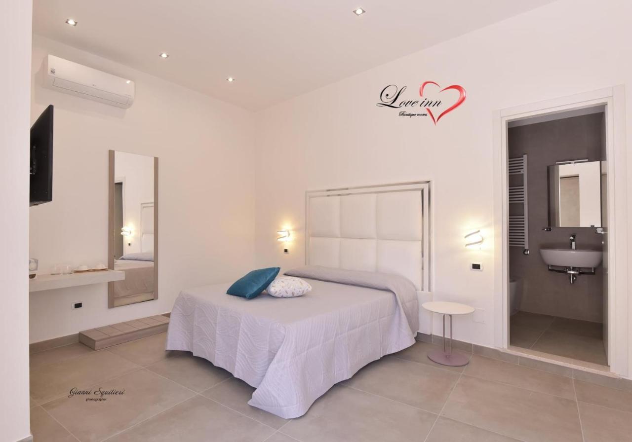 بومبيي Love Inn المظهر الخارجي الصورة