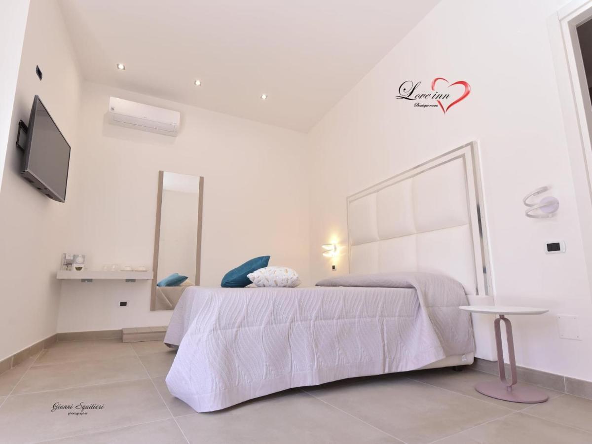 بومبيي Love Inn المظهر الخارجي الصورة