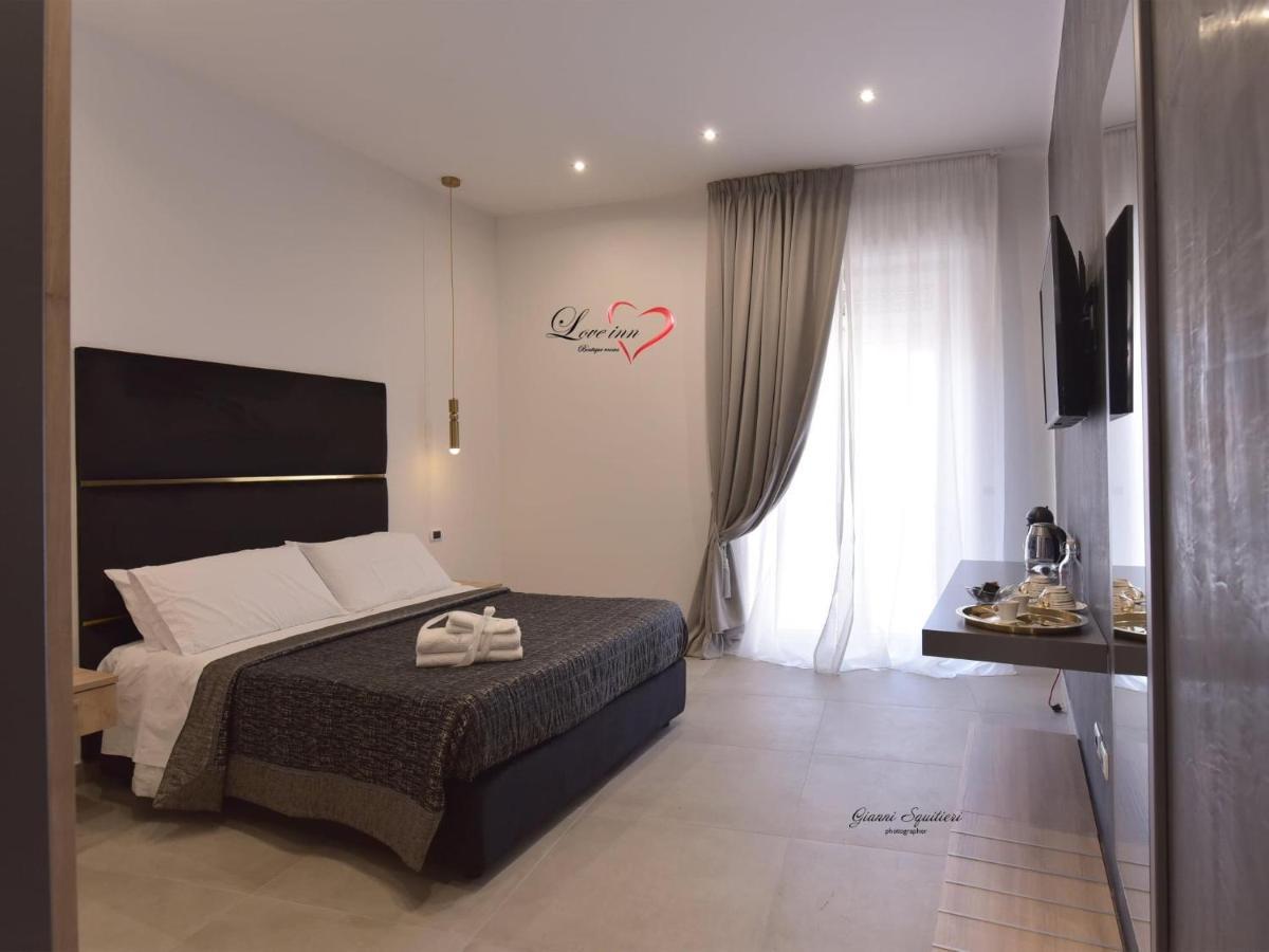 بومبيي Love Inn المظهر الخارجي الصورة
