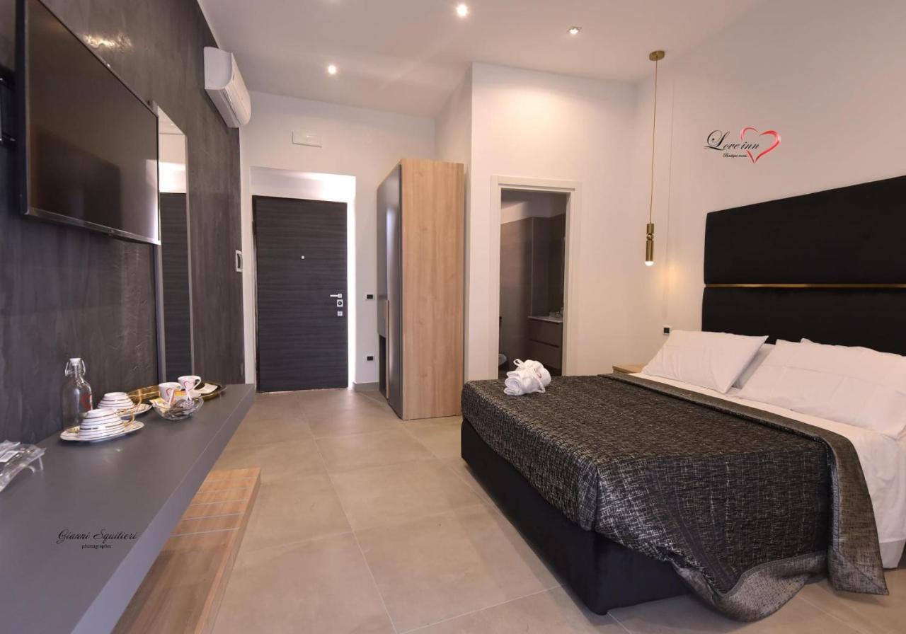 بومبيي Love Inn المظهر الخارجي الصورة