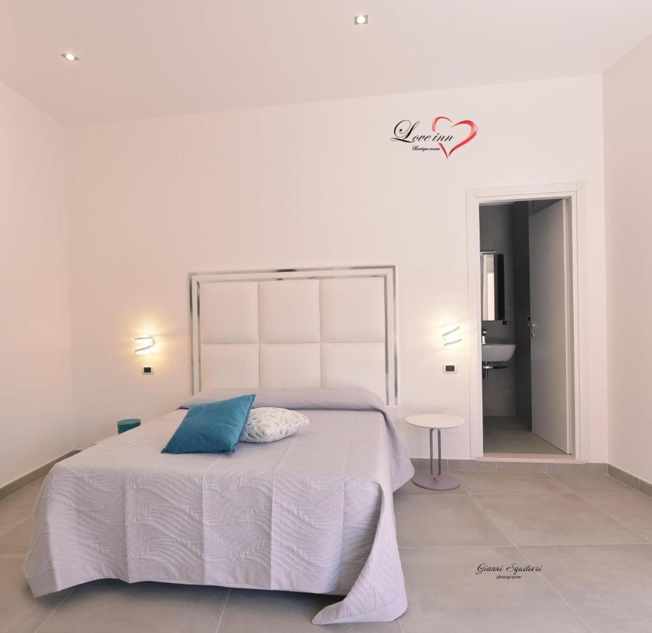 بومبيي Love Inn المظهر الخارجي الصورة