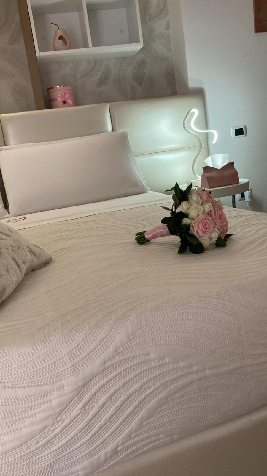 بومبيي Love Inn المظهر الخارجي الصورة