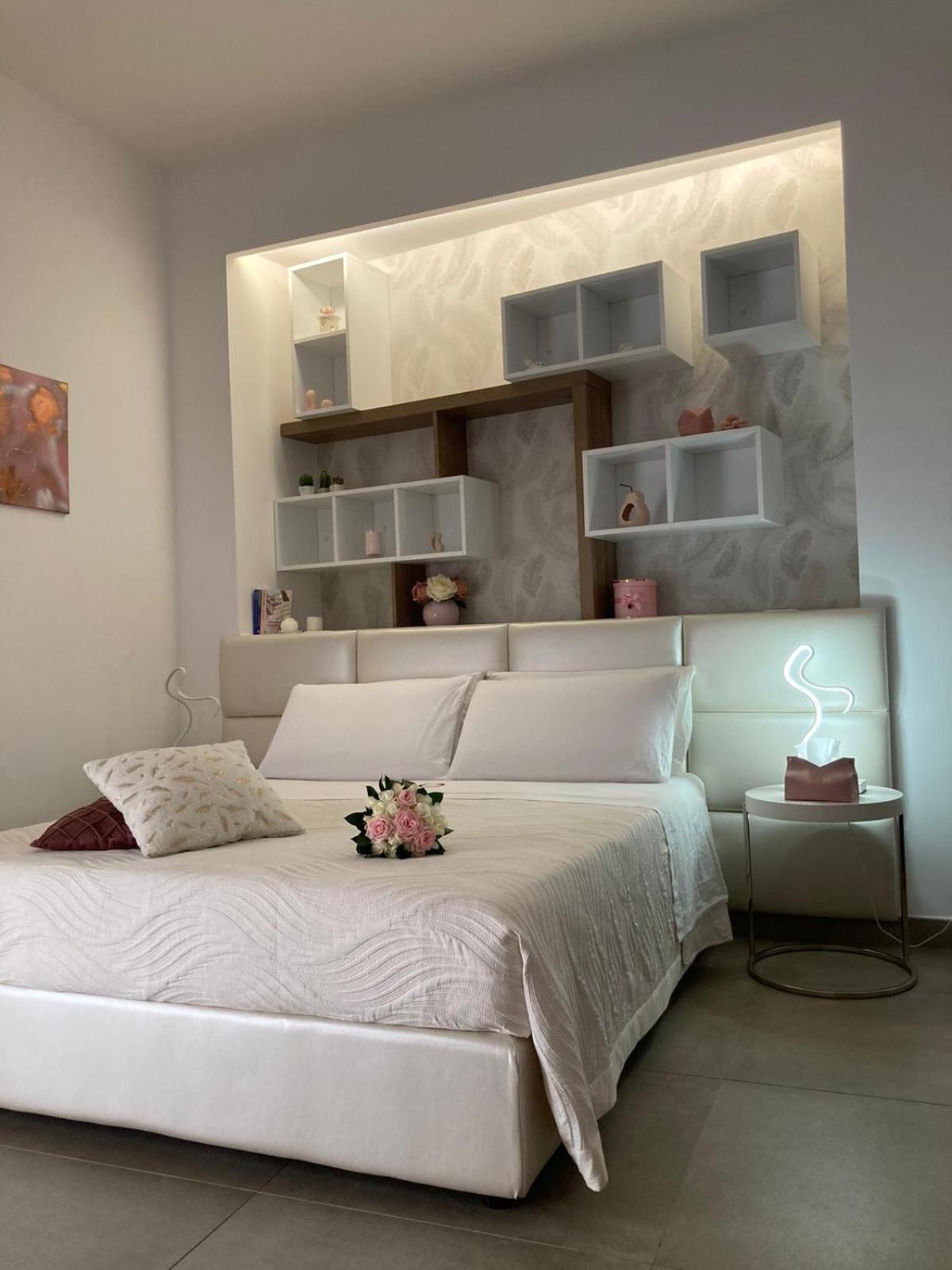 بومبيي Love Inn المظهر الخارجي الصورة